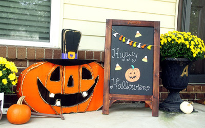 Guest Post – Curly Crafty Mom’s Halloween Home Tour