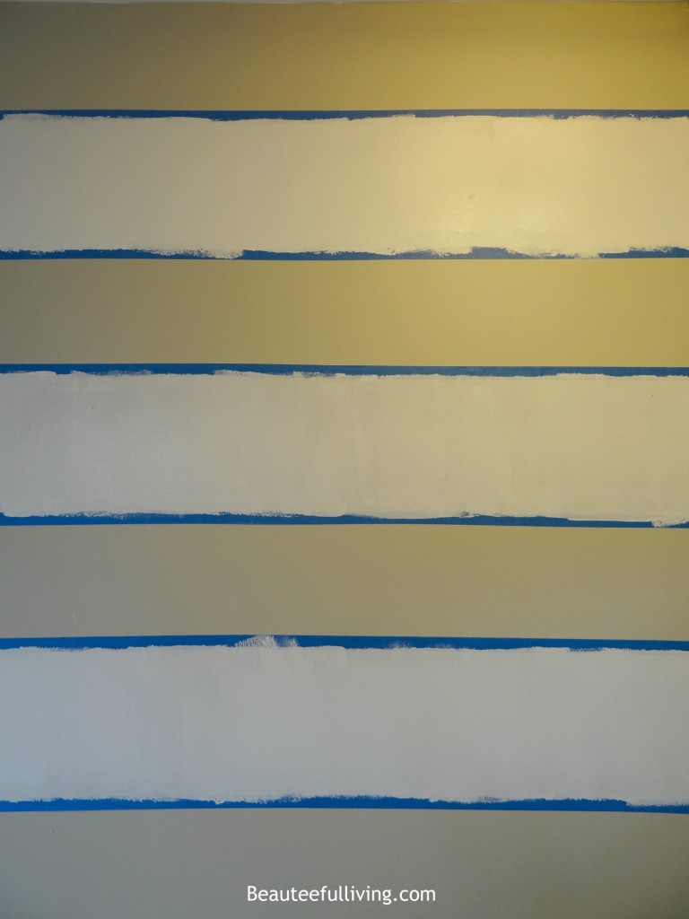 Foyer wall horizontal stripes