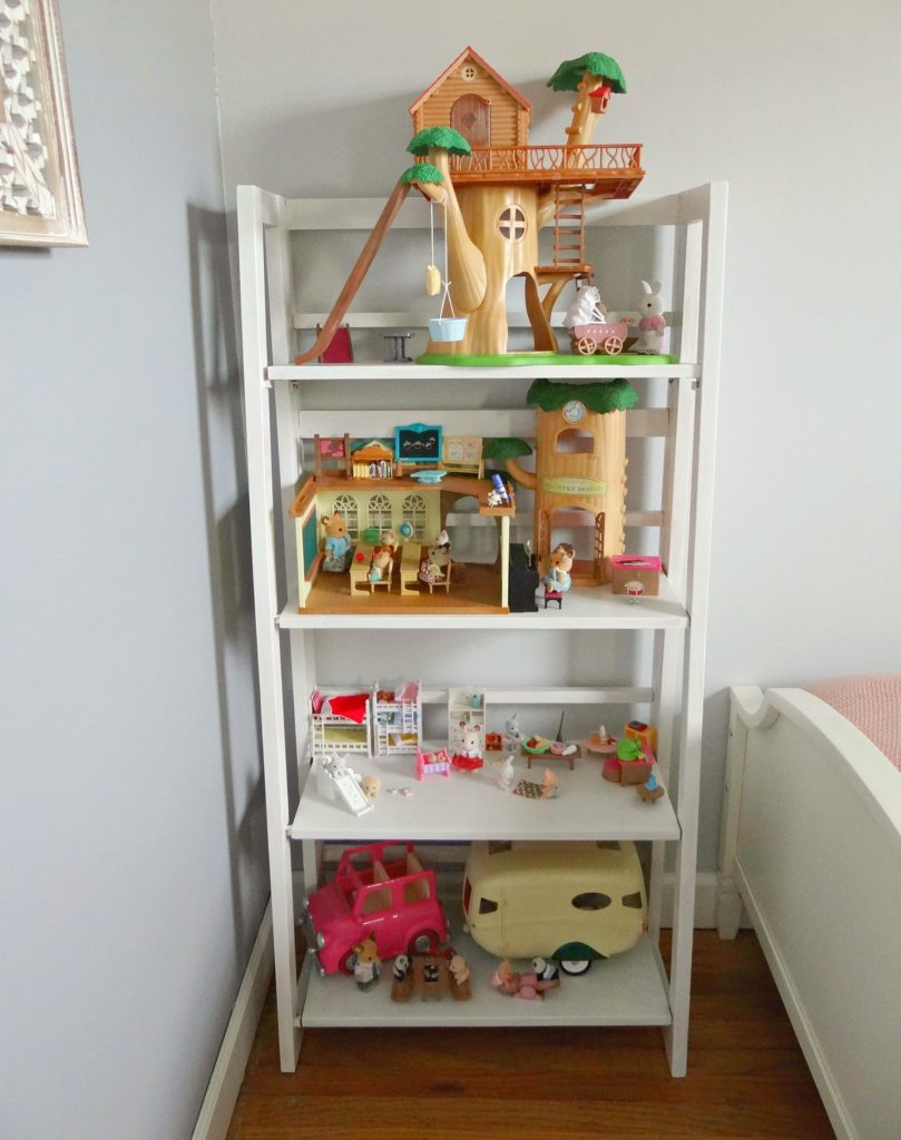 Toy shelf